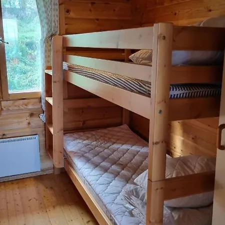 Lomariihi 11 * Muurame